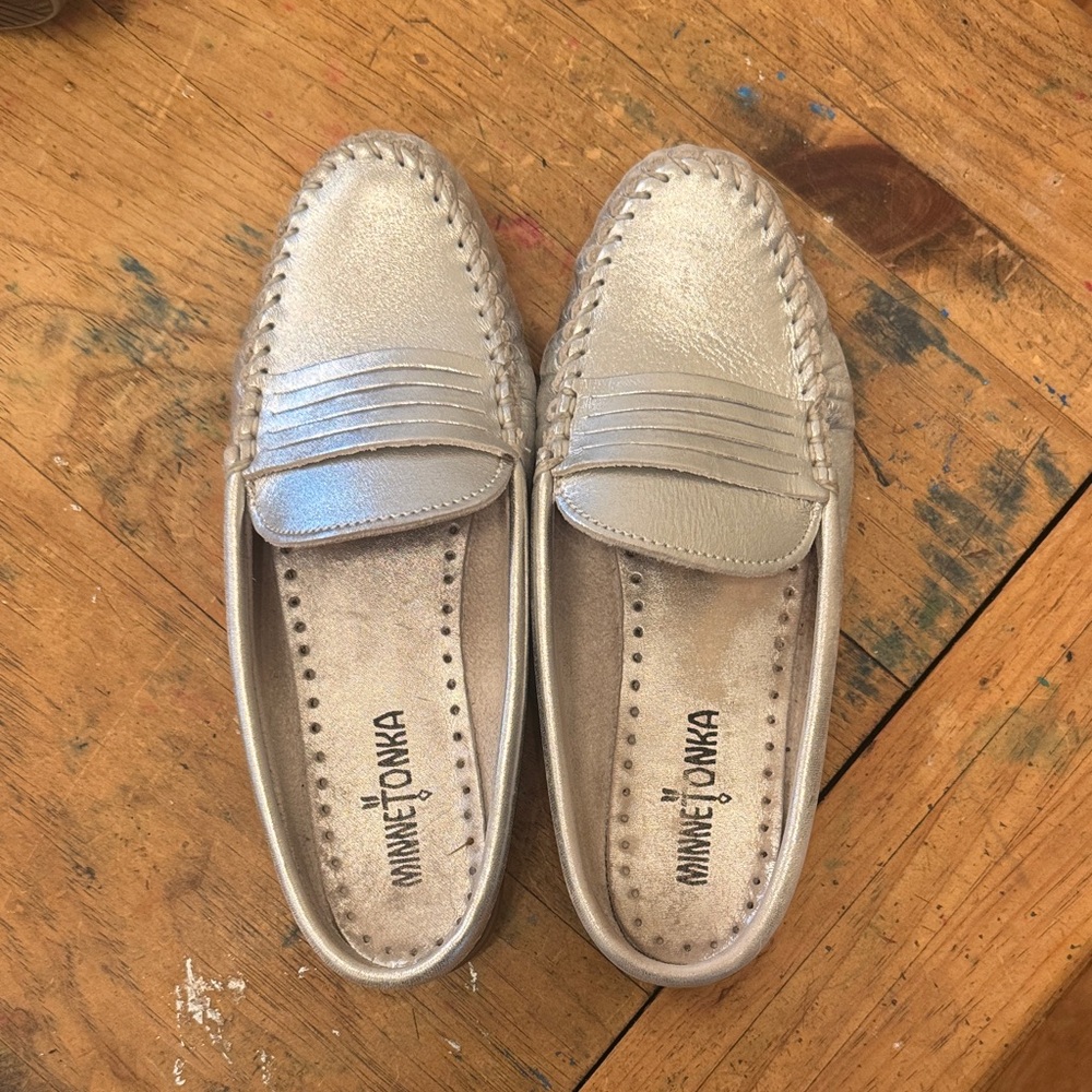 Minnetonka Women's Metallic Silver Moccasins